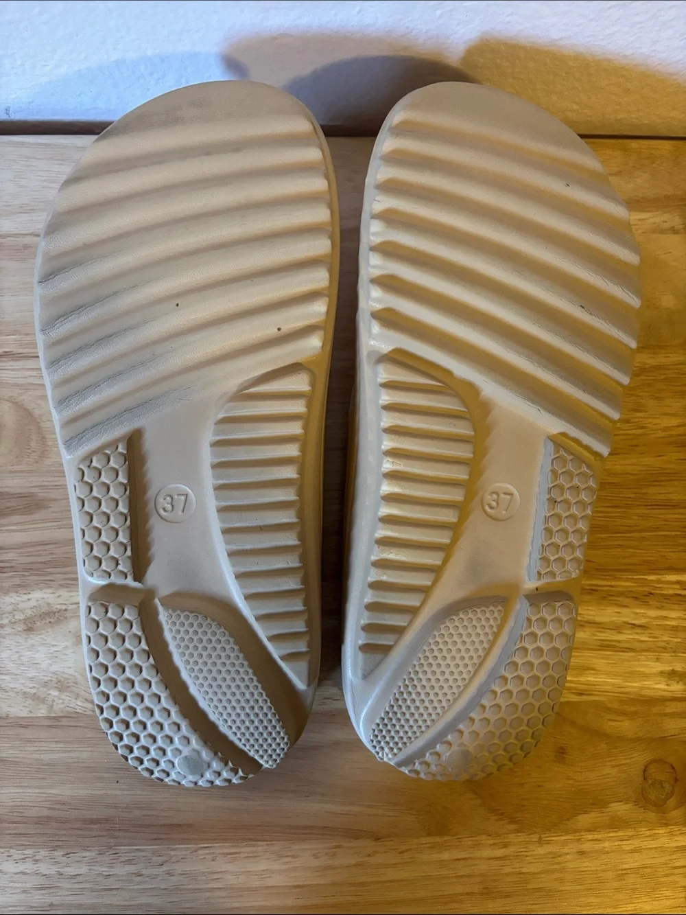 Women's Comfort Beige Flip Flop Sandals, size 6.5